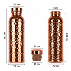 Tamra Flow – dimensões em centímetros: 26,8 cm de altura com tampa, 23,5 cm sem tampa e 7,2 cm de largura da base