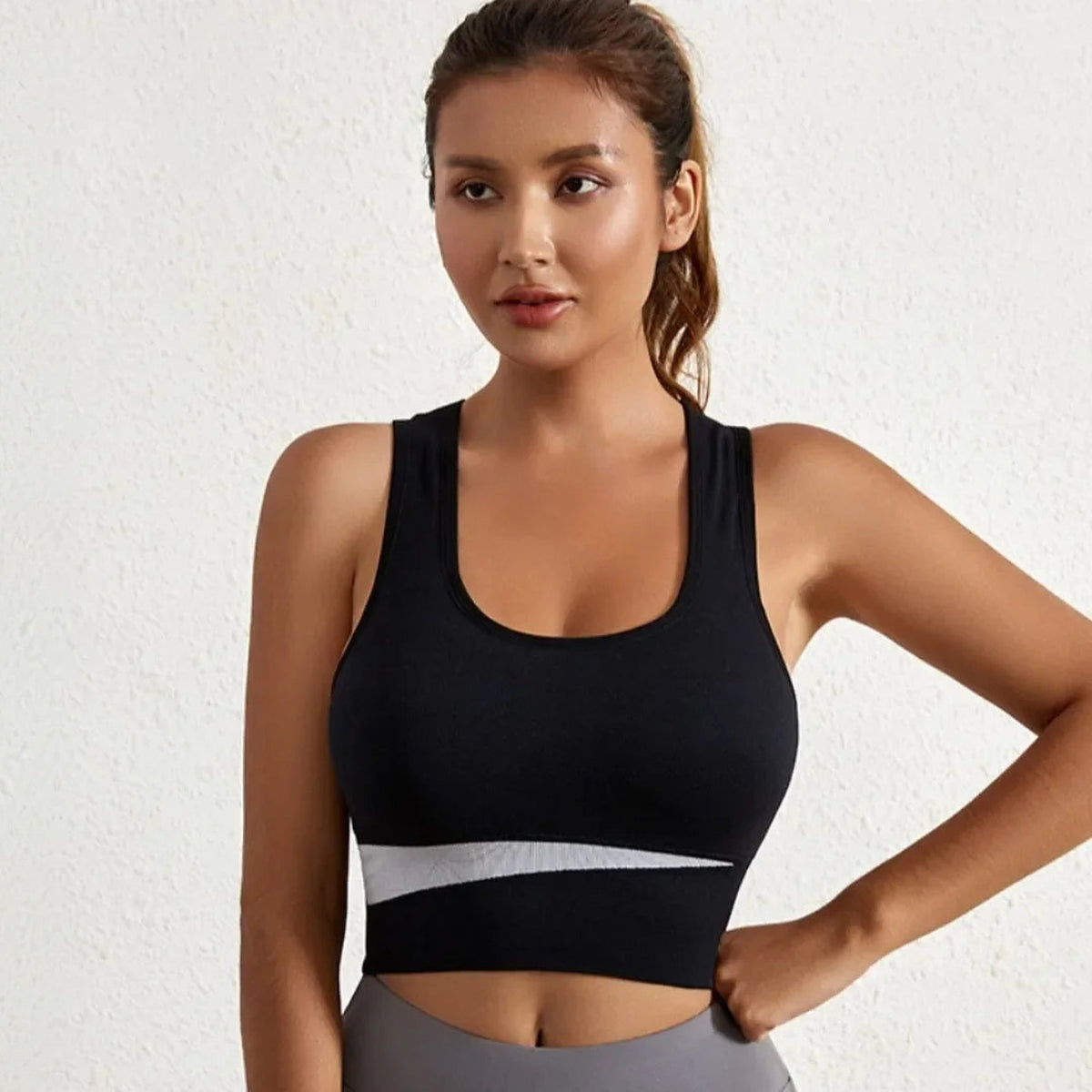 Virya – Top de Yoga com Costas Cruzadas, Preto